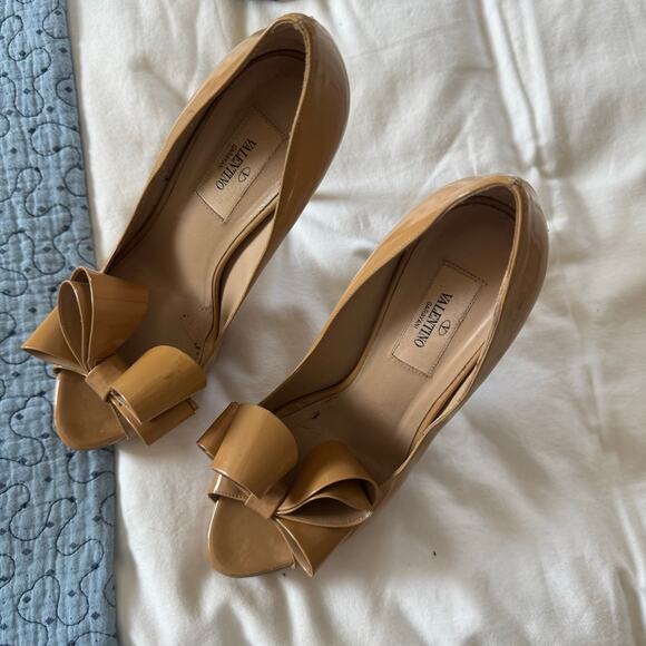 VALENTINO Patent Leather Pump With Bow Tan Size 37 peep toe casual - Picture 3 of 11